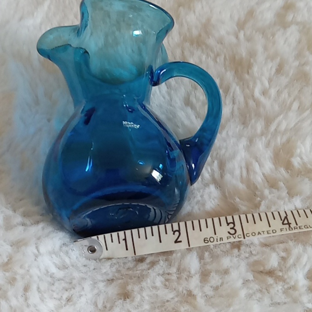 Lovely dark teal colored hand blown glass pitcher w 1 5/8" base,  4.5" tall - Picture 6 of 7